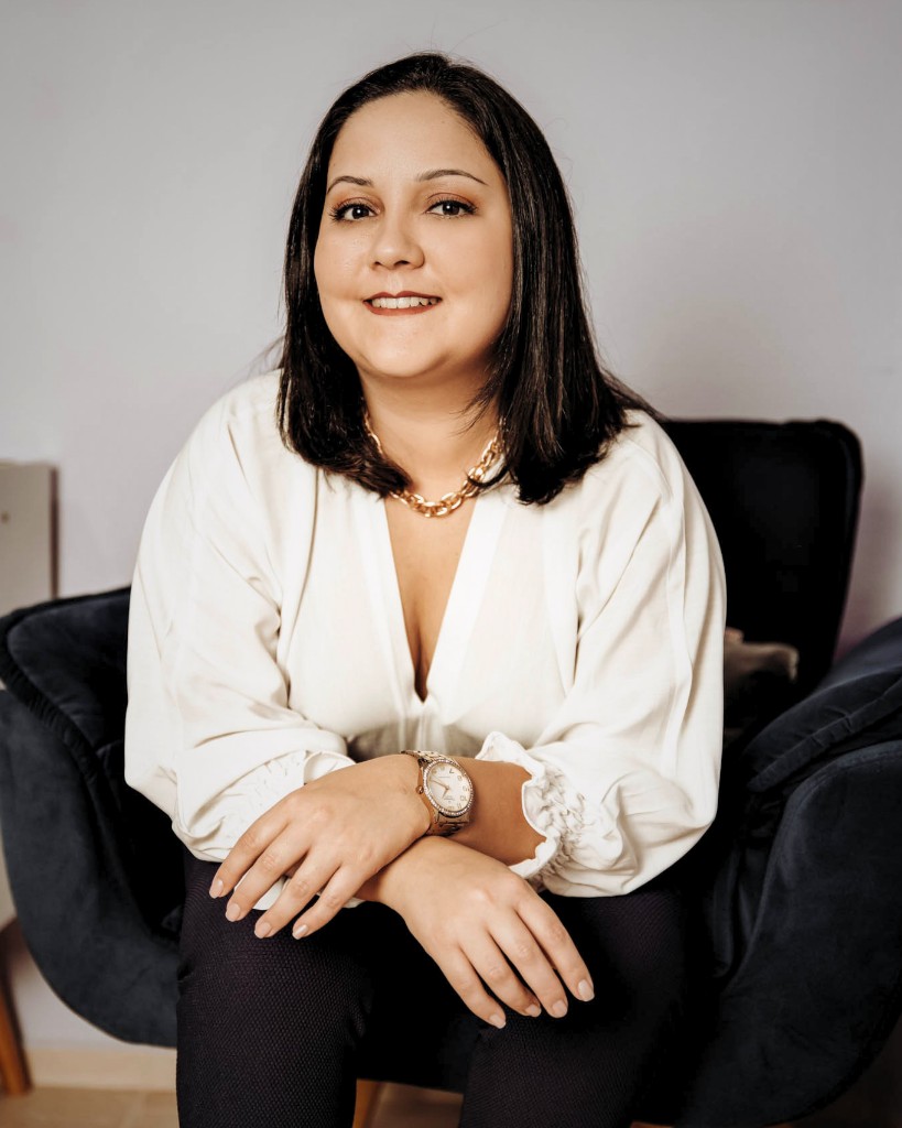 Kezia Zangrossi, terapeuta sistêmica e master coach